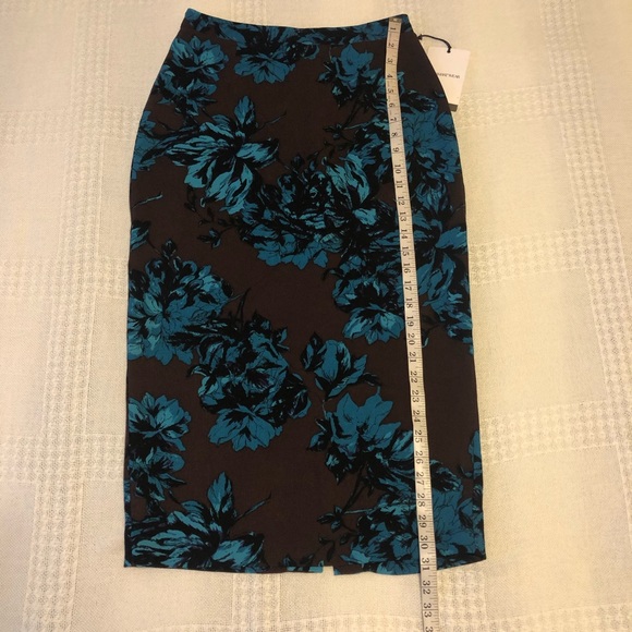 Beautiful floral skirt - Picture 9 of 10